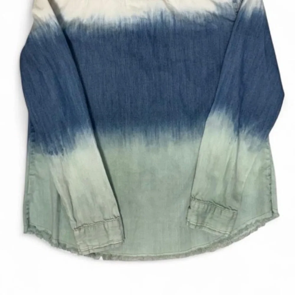 Free People Ombre Denim Jacket XS Blue Chambray Raw Hem Button Shirt Jacket Chic - Picture 8 of 9